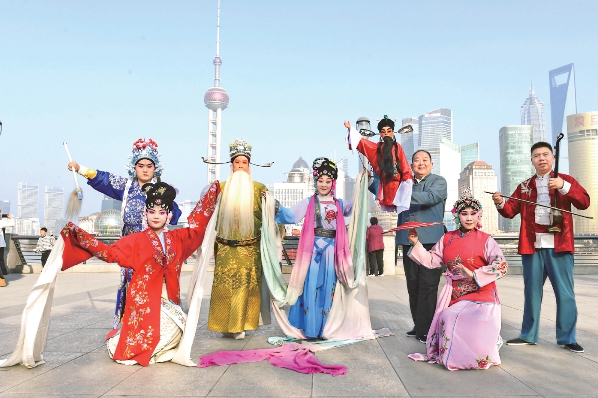 芮城县蒲剧团亮相上海滩